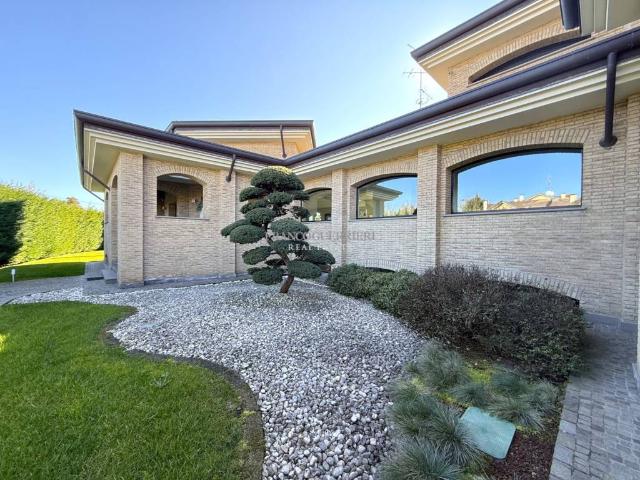 Villa Indipendente in vendita a Oldaniga, Vimercate