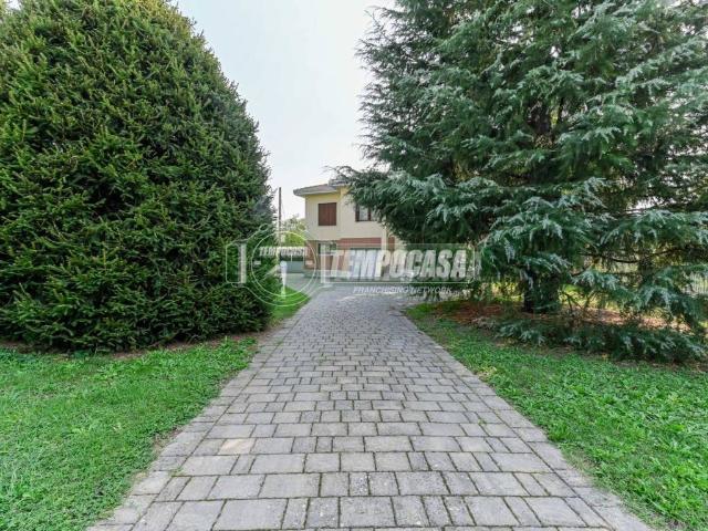 Villa Indipendente in vendita a Oldaniga, Vimercate