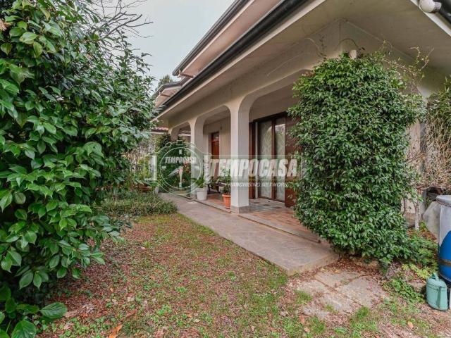 Villa Indipendente in vendita a Vimercate, Lombardia