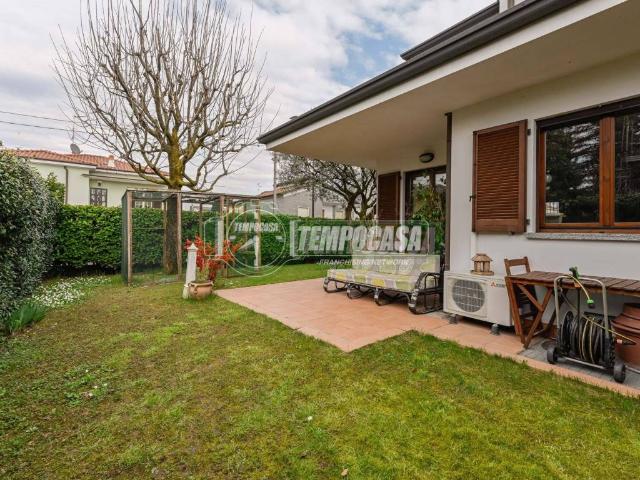 Villa Indipendente in vendita a Vimercate, Lombardia