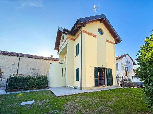 Villa Indipendente in vendita a Vimercate, Lombardia