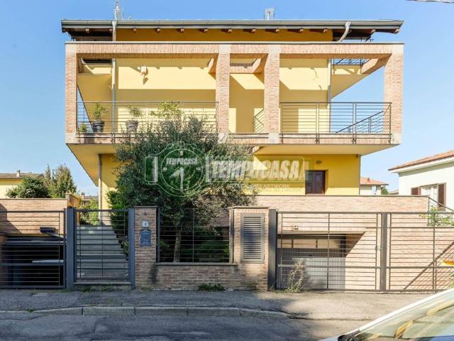 Villa Indipendente in vendita a Vimercate, Lombardia