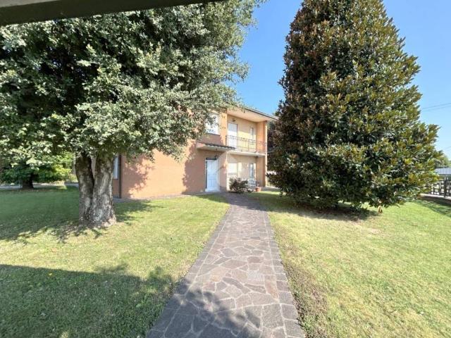 Villa Indipendente in vendita a Visano, Lombardia