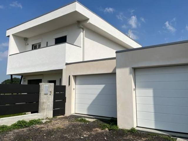 Villa Indipendente in vendita a Vistarino, Lombardia