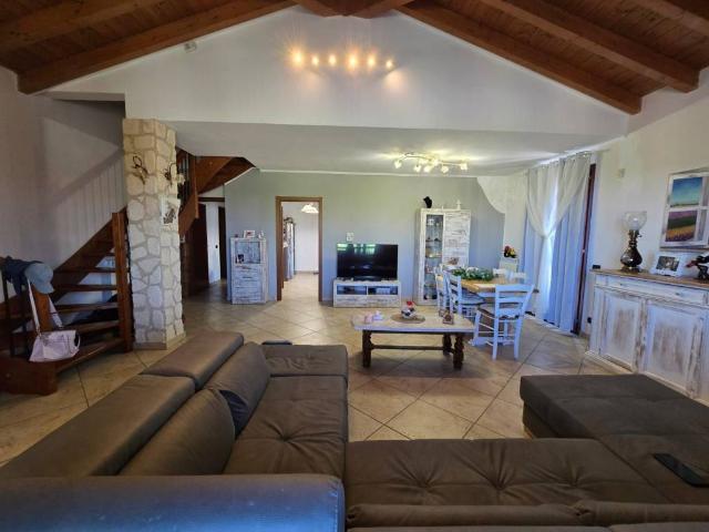 Villa Indipendente in vendita a Vistarino, Lombardia