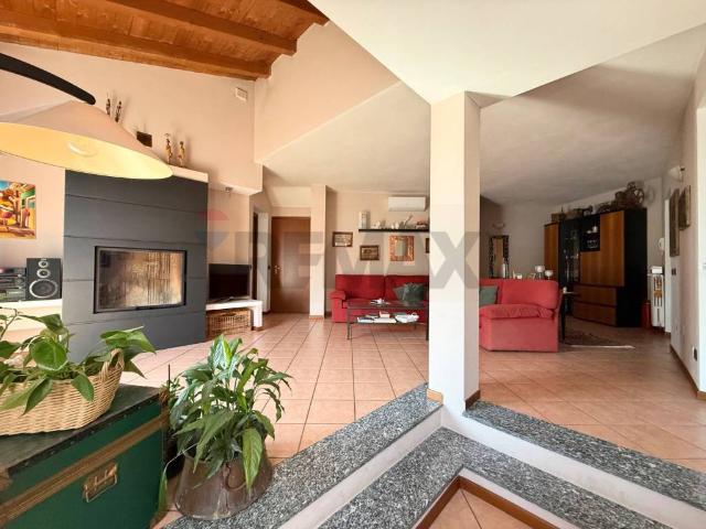 Villa Indipendente in vendita a Vistarino, Lombardia