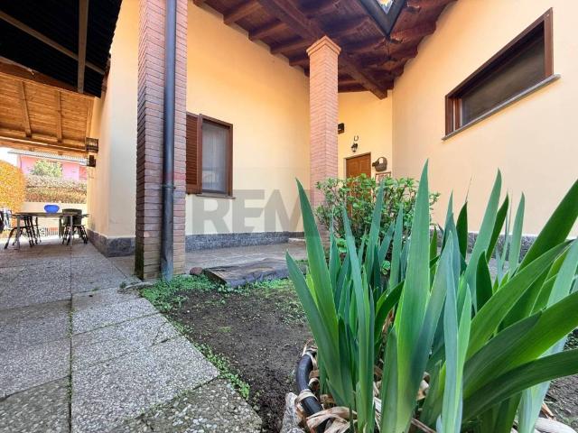 Villa Indipendente in vendita a Vistarino, Lombardia