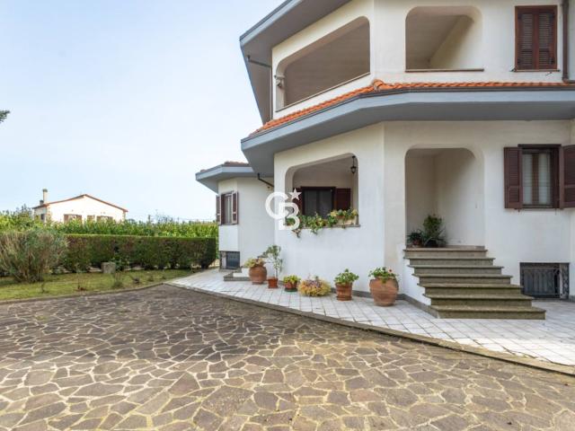 Villa Indipendente in vendita a Viterbo, Lazio