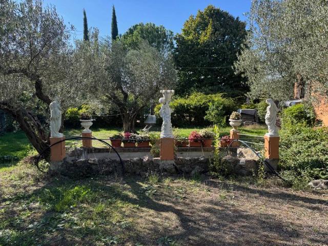 Villa Indipendente in vendita a Viterbo, Lazio
