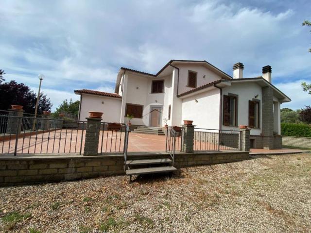 Villa Indipendente in vendita a Viterbo, Lazio
