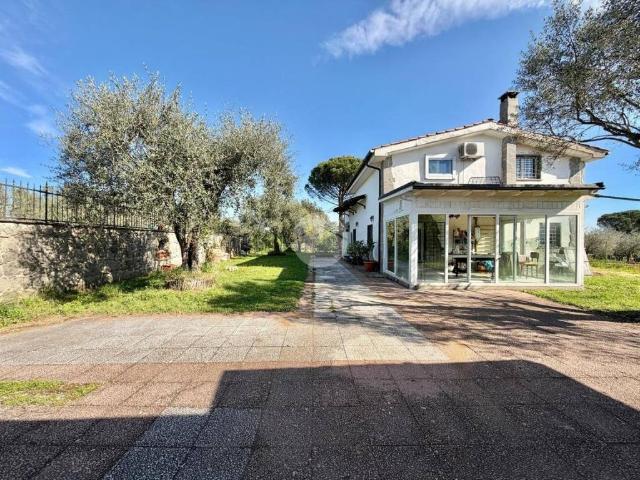 Villa Indipendente in vendita a Viterbo, Lazio