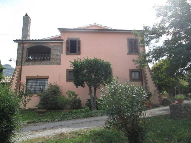 Villa Indipendente in vendita a Viterbo, Lazio
