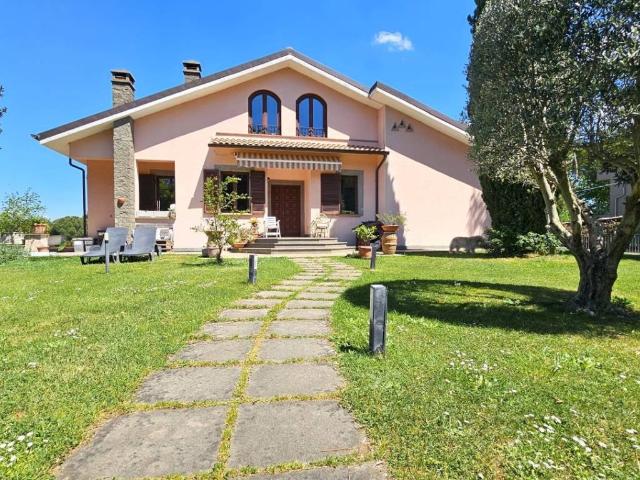 Villa Indipendente in vendita a Viterbo, Lazio