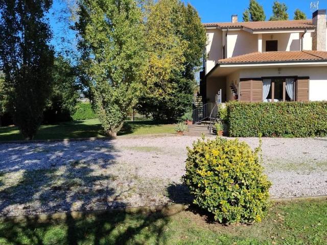Villa Indipendente in vendita a Viterbo, Lazio