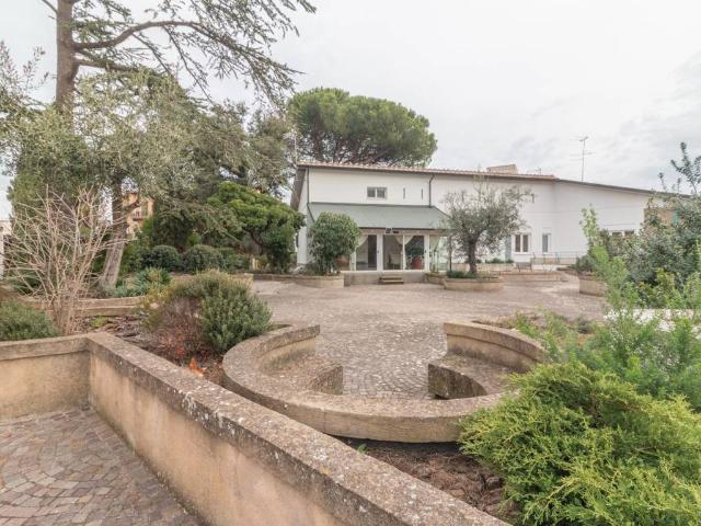 Villa Indipendente in vendita a Viterbo, Lazio