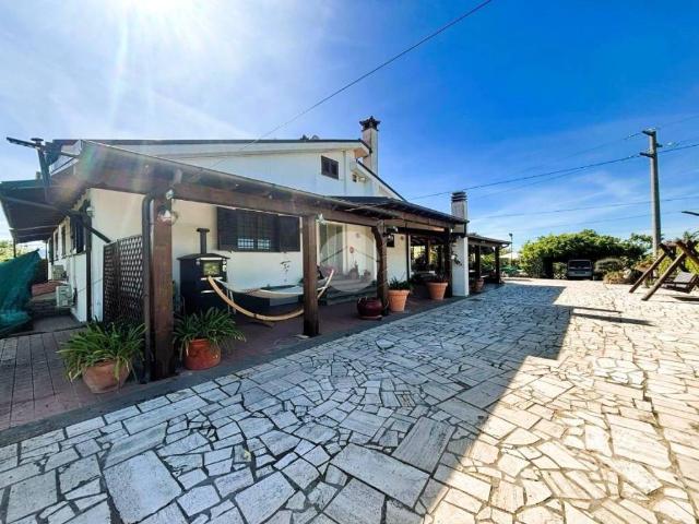 Villa Indipendente in vendita a Viterbo, Lazio