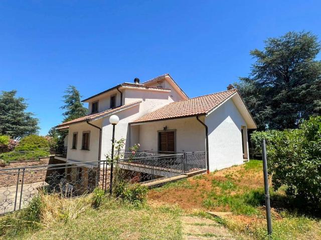 Villa Indipendente in vendita a Viterbo, Lazio