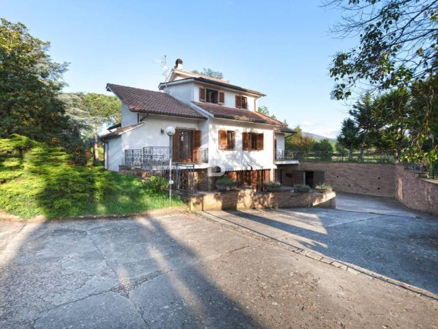 Villa Indipendente in vendita a Viterbo, Lazio