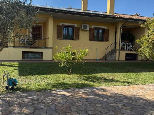 Villa Indipendente in vendita a Viterbo, Lazio