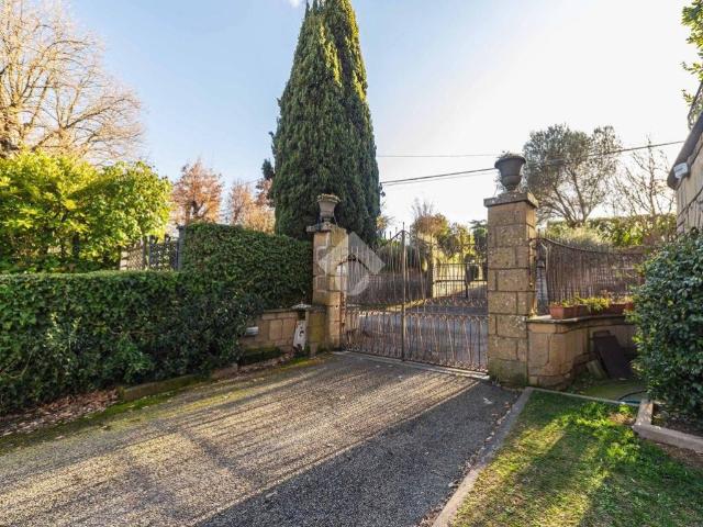 Villa Indipendente in vendita a Viterbo, Lazio