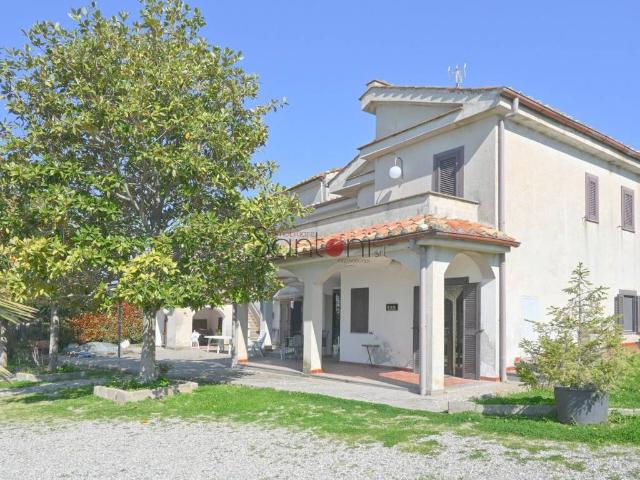 Villa Indipendente in vendita a Viterbo, Lazio