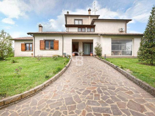 Villa Indipendente in vendita a Santa Barbara, Viterbo