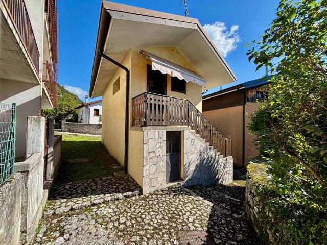 Villa Indipendente in vendita a Vito D'asio, Friuli-Venezia Giulia