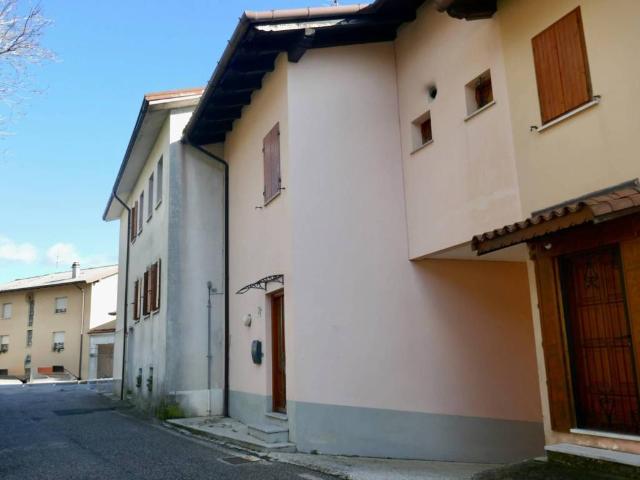 Villa Indipendente in vendita a Vito D'asio, Friuli-Venezia Giulia