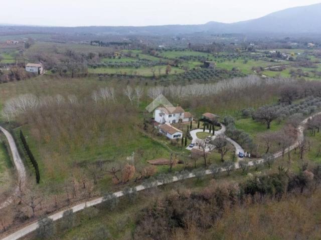 Villa Indipendente in vendita a Vitorchiano, Lazio