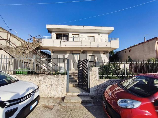 Villa Indipendente in vendita a Vittoria, Sicilia