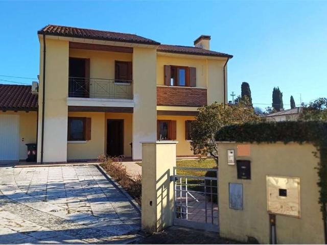Villa Indipendente in vendita a Vittorio Veneto, Veneto