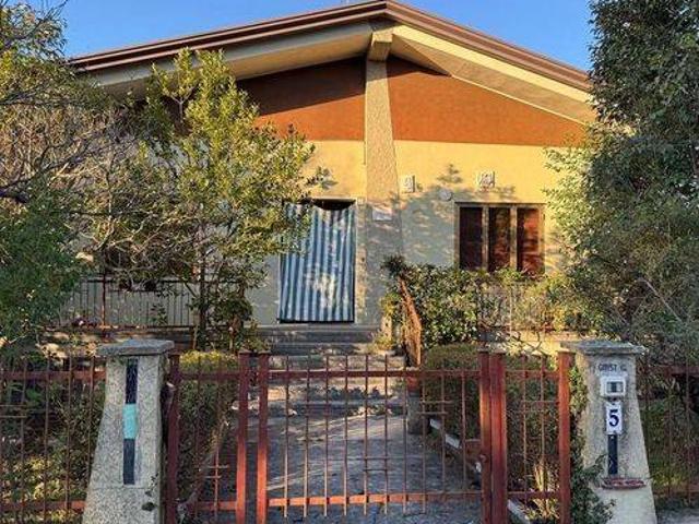 Villa Indipendente in vendita a Vittorio Veneto, Veneto