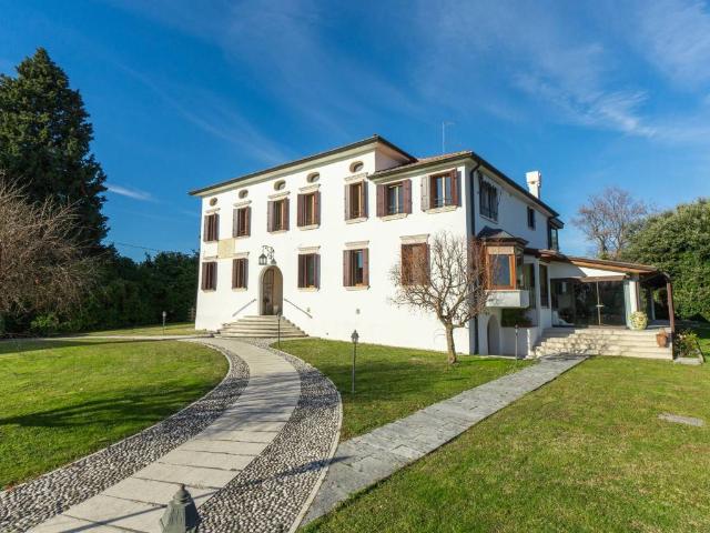 Villa Indipendente in vendita a Vittorio Veneto, Veneto