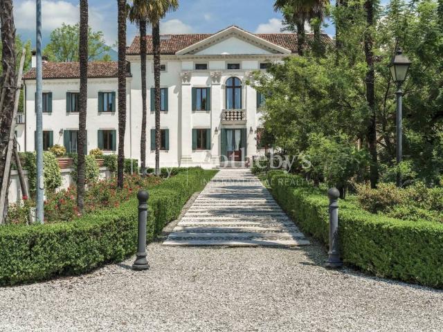 Villa Indipendente in vendita a Vittorio Veneto, Veneto