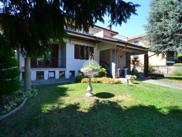 Villa Indipendente in vendita a Vittuone, Lombardia