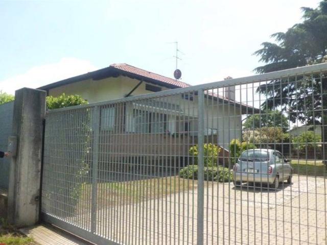 Villa Indipendente in vendita a Vittuone, Lombardia