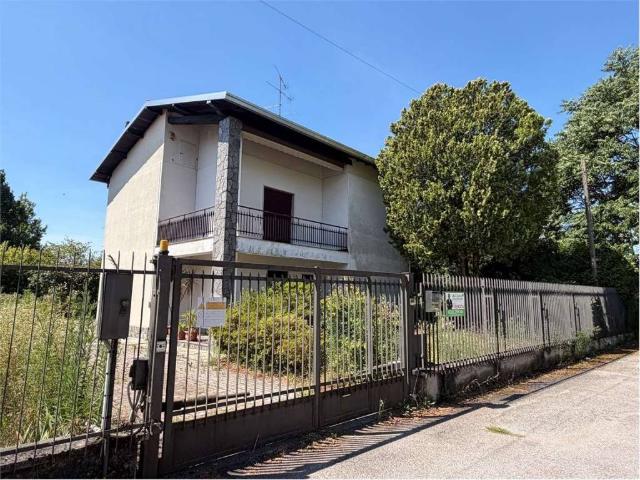 Villa Indipendente in vendita a Vizzola Ticino, Lombardia