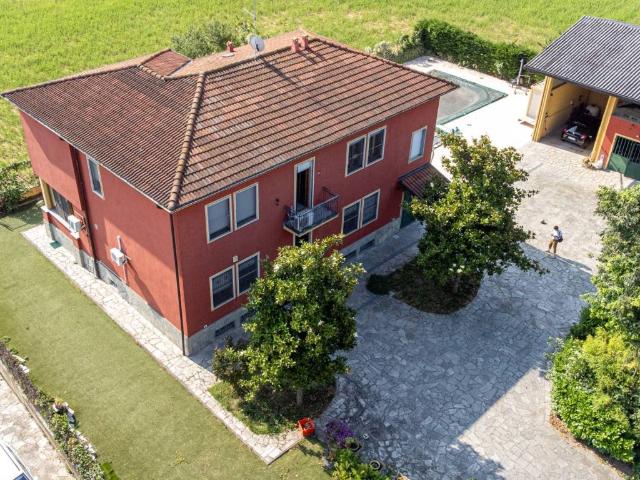 Villa Indipendente in vendita a Valle, Voghera