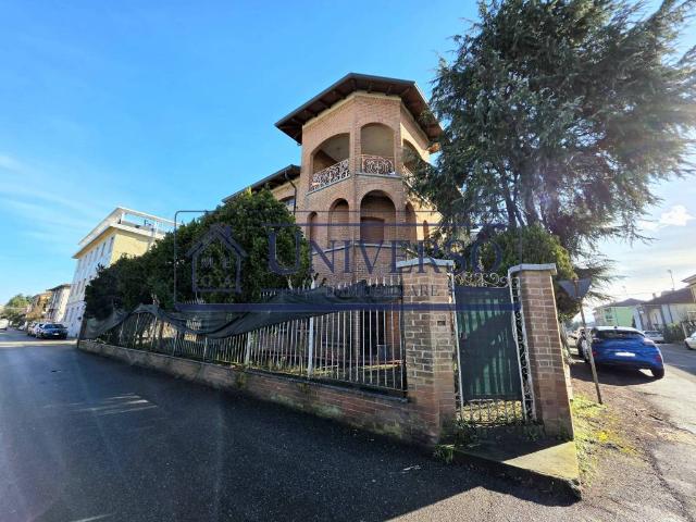 Villa Indipendente in vendita a Villa Iria, Voghera