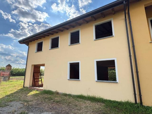 Villa Indipendente in vendita a Valle, Voghera