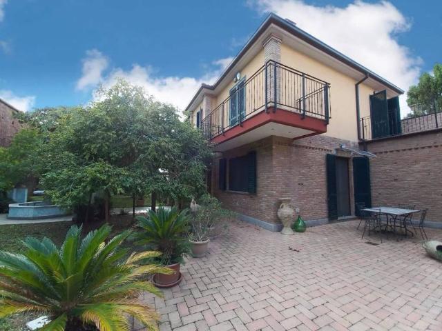 Villa Indipendente in vendita a Benvenuti, Voghera