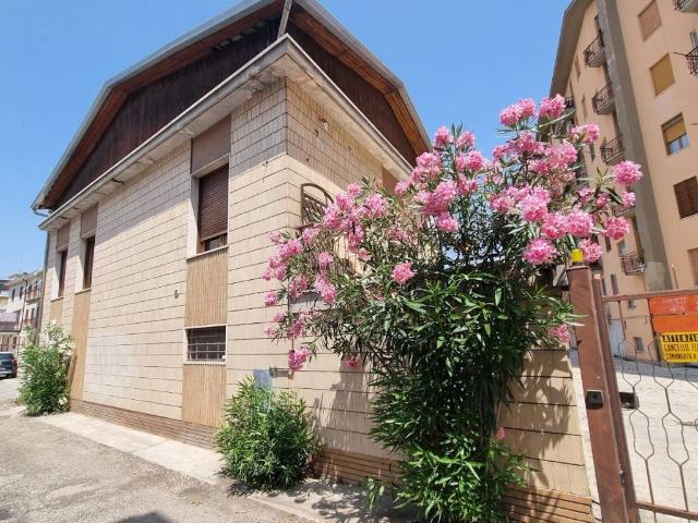 Villa Indipendente in vendita a Voghera, Lombardia