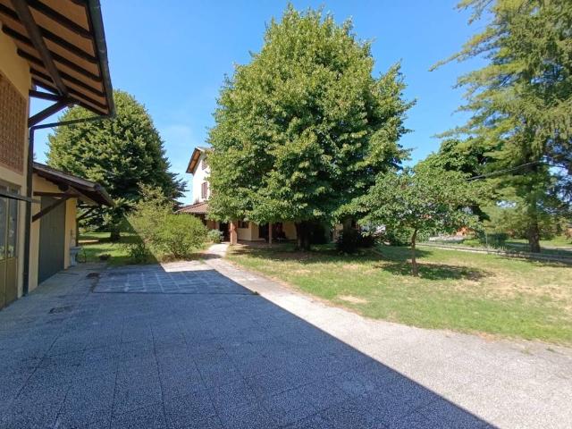 Villa Indipendente in vendita a Cascina Tiberia, Voghera