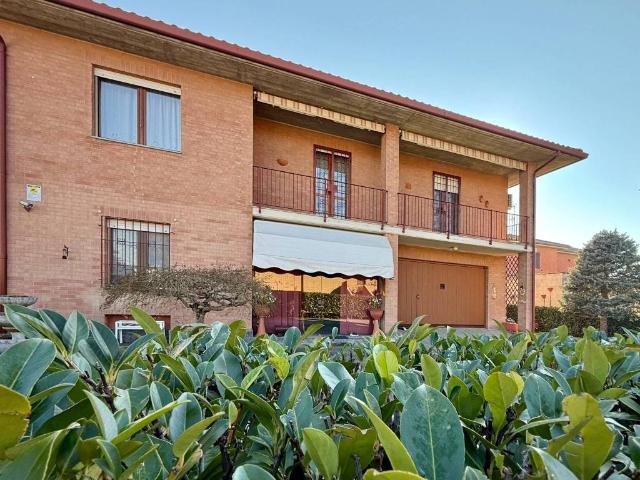 Villa Indipendente in vendita a Villa Iria, Voghera