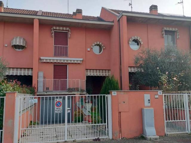 Villa Indipendente in vendita a Voghera, Lombardia