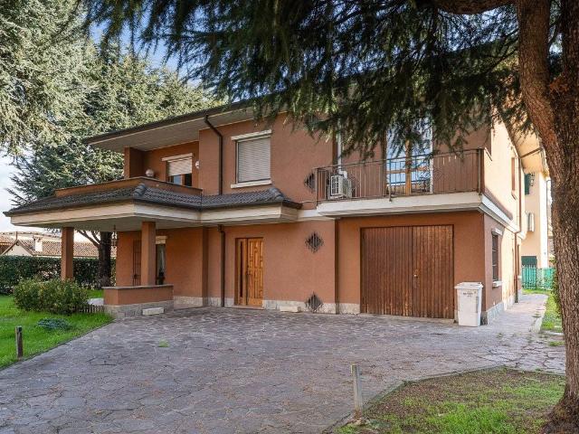 Villa Indipendente in vendita a Voghera, Lombardia