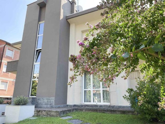 Villa Indipendente in vendita a Villa Iria, Voghera