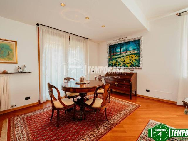 Villa Indipendente in vendita a Villa Iria, Voghera