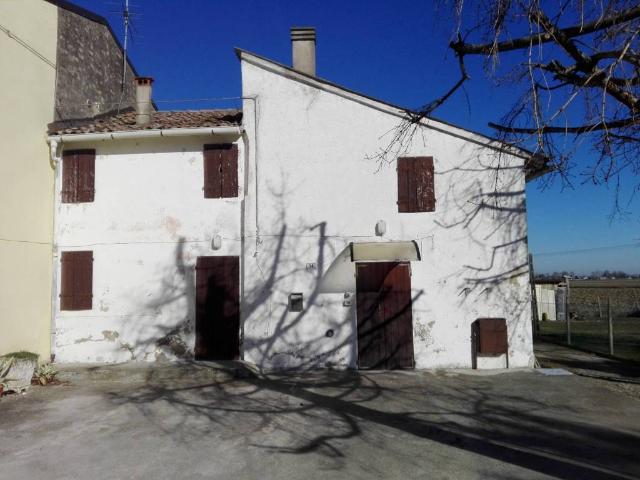 Villa Indipendente in vendita a Voghiera, Reggio Emilia