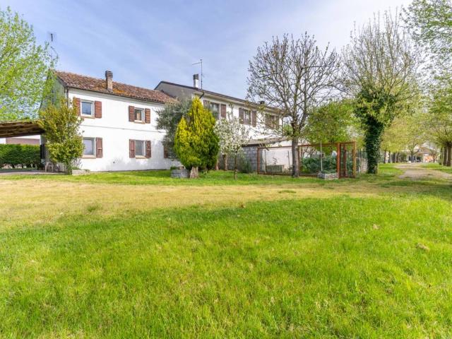 Villa Indipendente in vendita a Voghiera, Reggio Emilia
